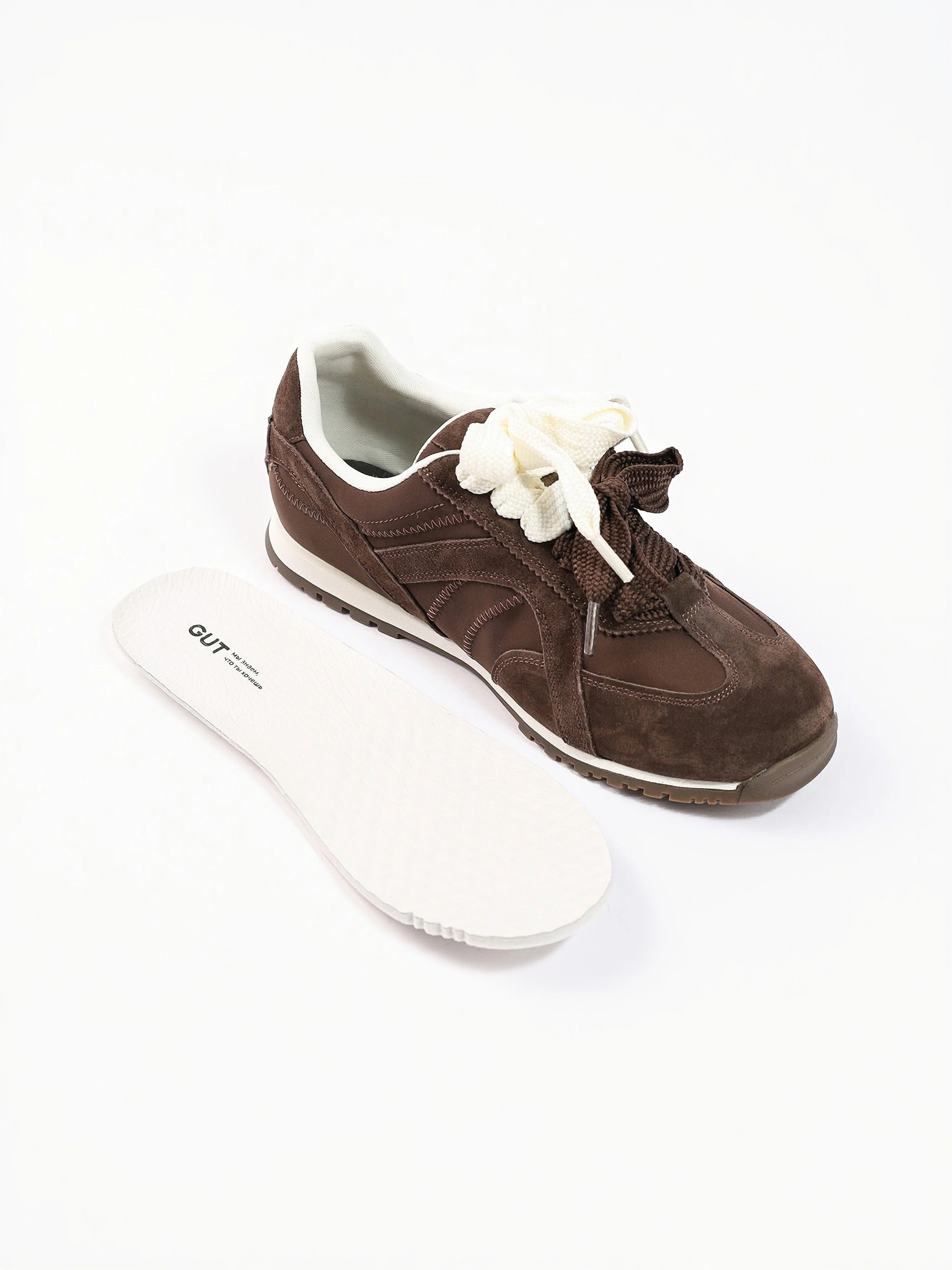 Кроссовки комбинированные темно-коричневого цвета на низкой подошве